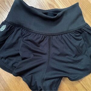 Black Athletic Shorts Moisture-Wicking Elastic Waistband